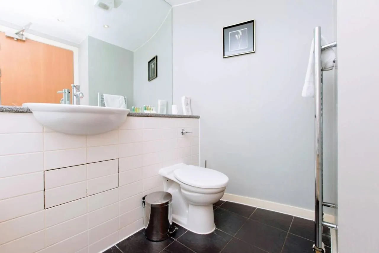 Bright And Stylish Apartment - Old Town Edimburgo