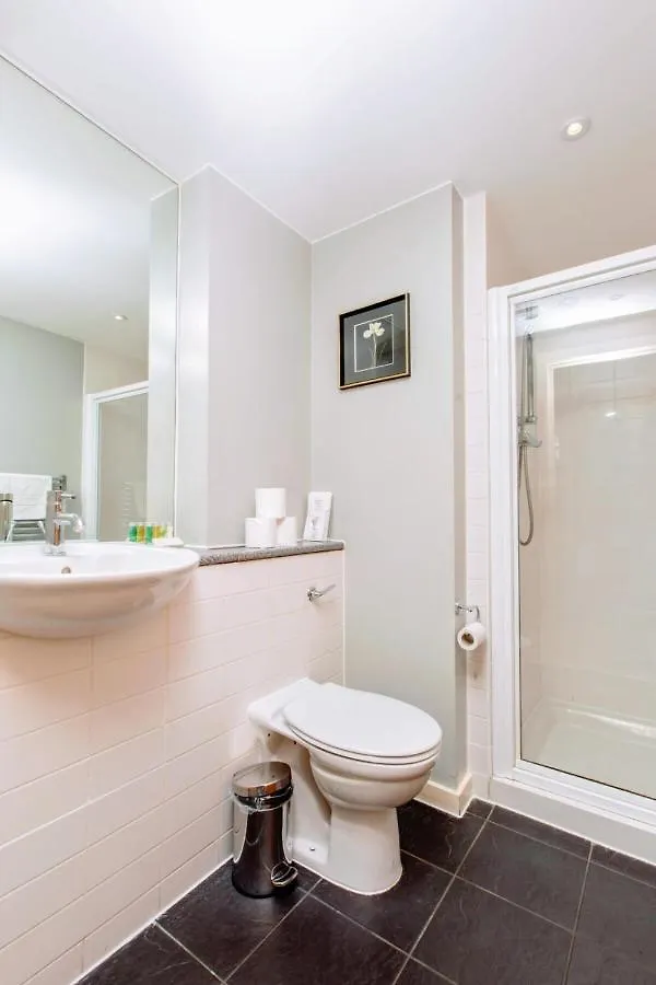 Bright And Stylish Apartment - Old Town Edimburgo